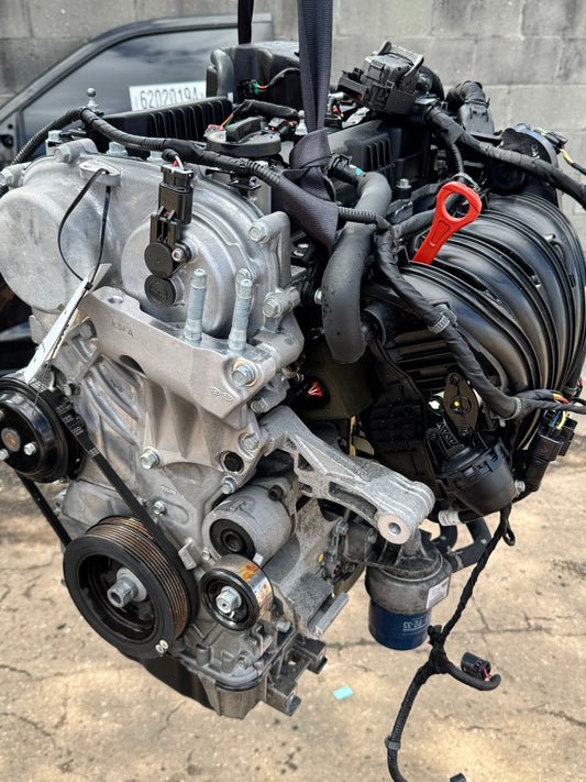 2017-2020 Hyundai Santa Fe 2.4L Used OEM Engine Assembly. 66k